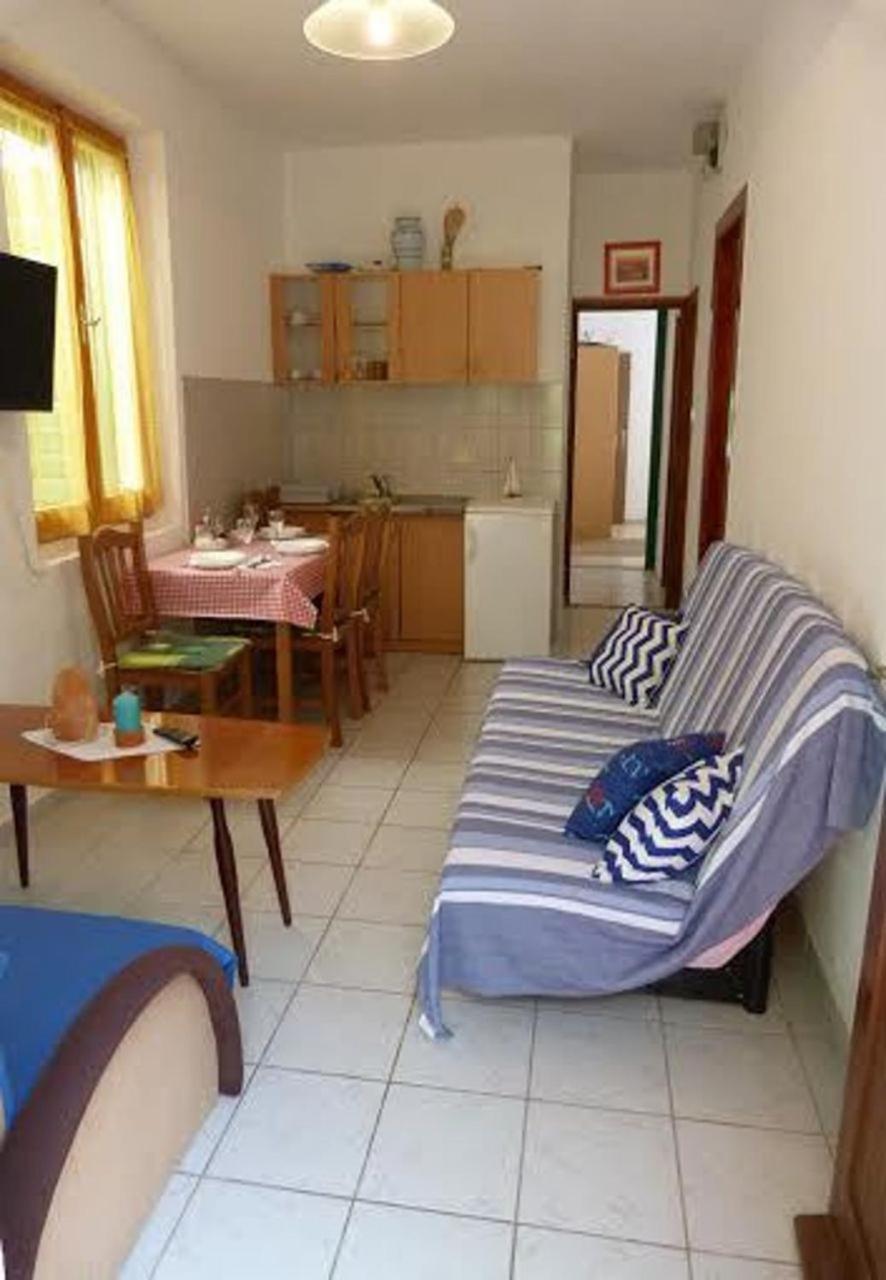 Holiday Home Villa Jadran - 10 M From Beach Преко Екстериор снимка